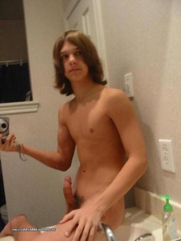 10P Gallery of amateur kinky teens displaying their dicks