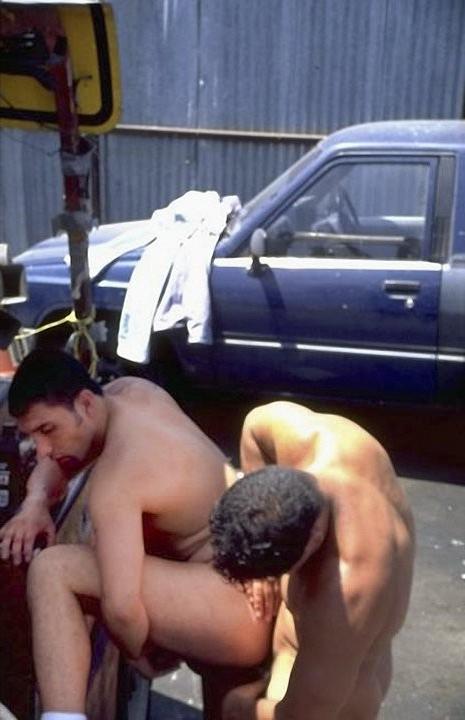 20P Two smooth muscle mechanics sucking and fucking in an auto dump