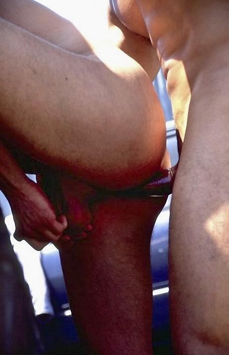20P Two smooth muscle mechanics sucking and fucking in an auto dump