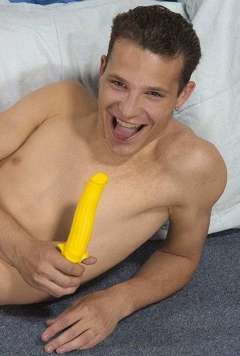 20P A big cock twink dildoing his ass hole and cumming