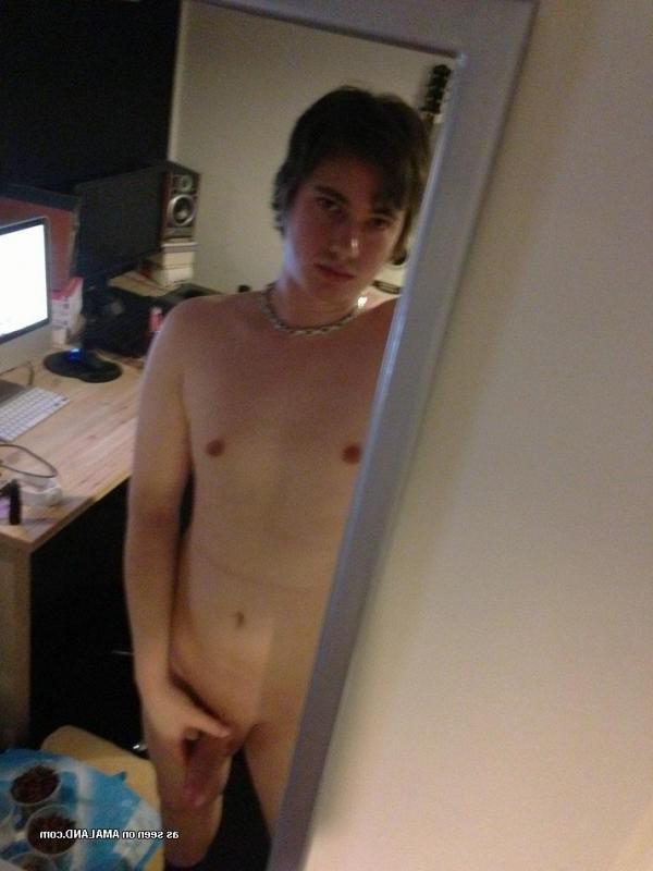 10P Naughty twink with a shaved cock self-shooting nude