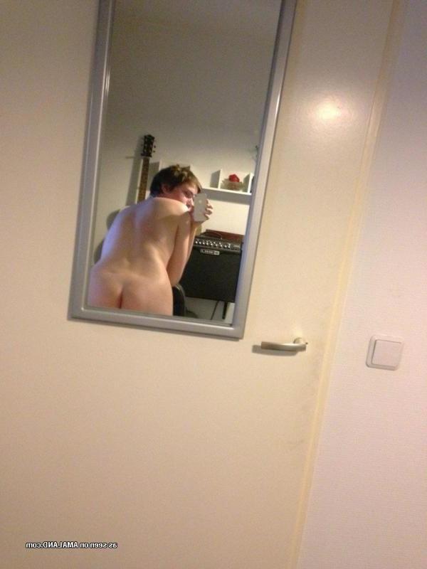10P Naughty twink with a shaved cock self-shooting nude