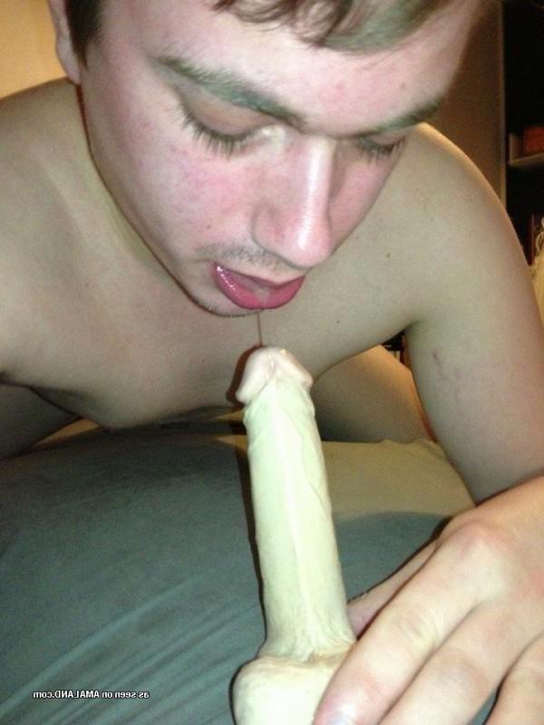 10P Collection of an amateur twink sucking his dildo