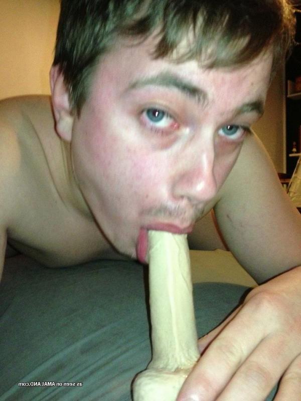 10P Collection of an amateur twink sucking his dildo