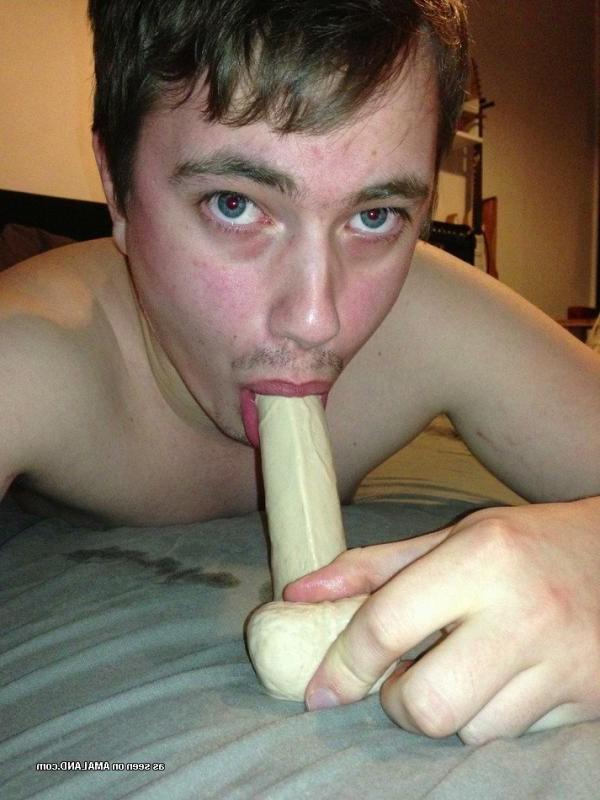 10P Collection of an amateur twink sucking his dildo