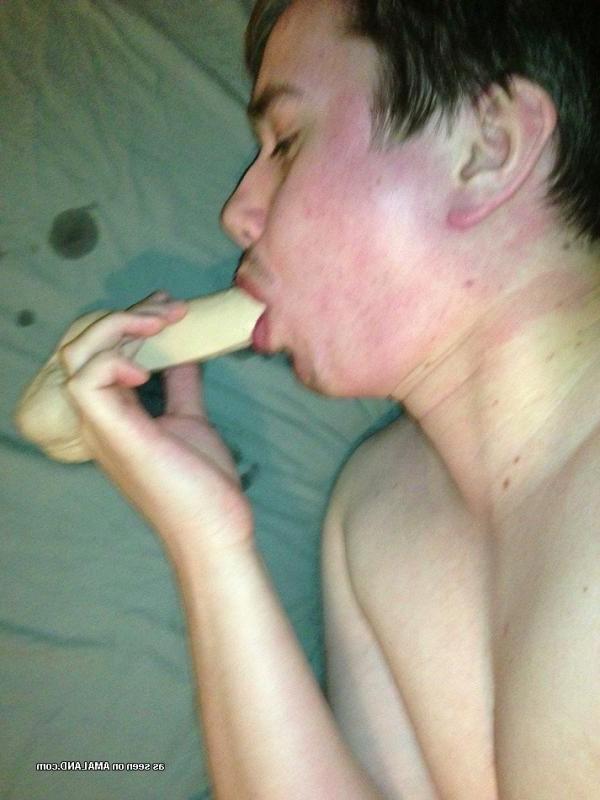 10P Collection of an amateur twink sucking his dildo