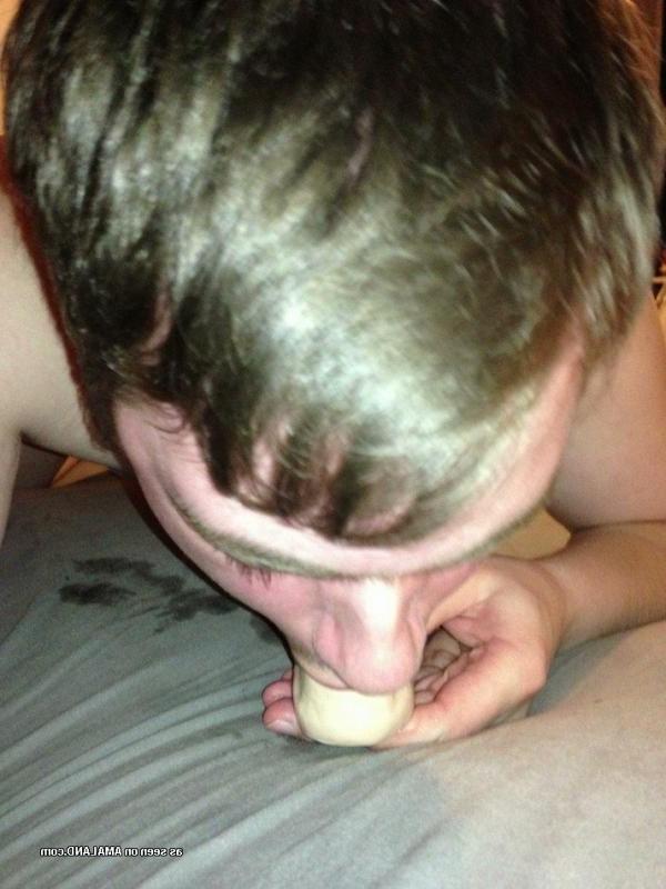 10P Collection of an amateur twink sucking his dildo