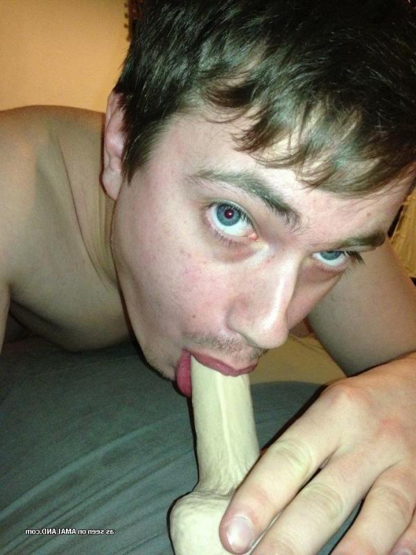 10P Collection of an amateur twink sucking his dildo
