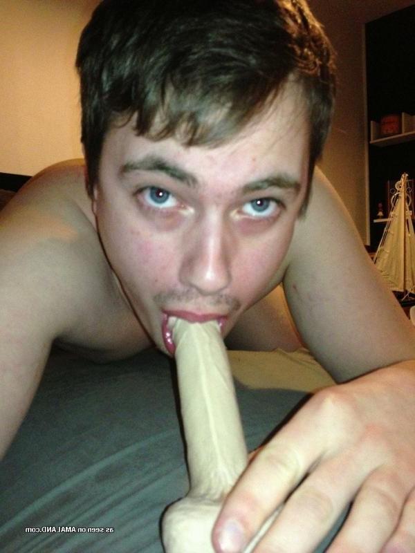 10P Collection of an amateur twink sucking his dildo