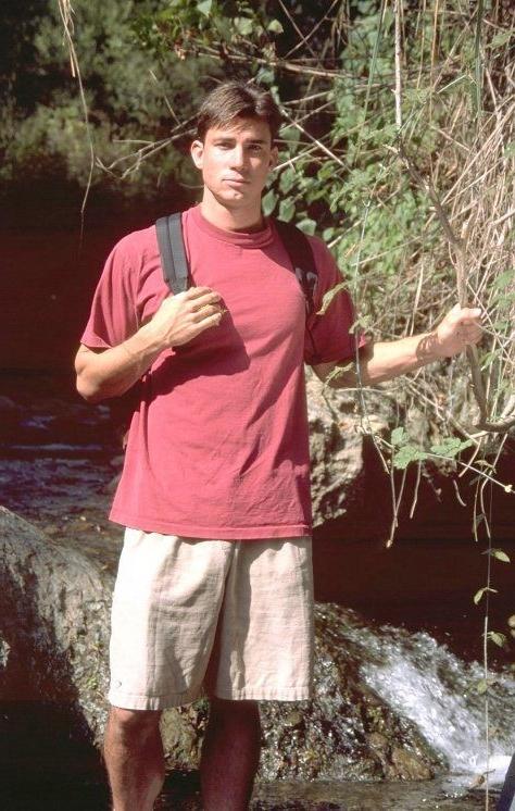 15P Muscle gay tourist posing nude