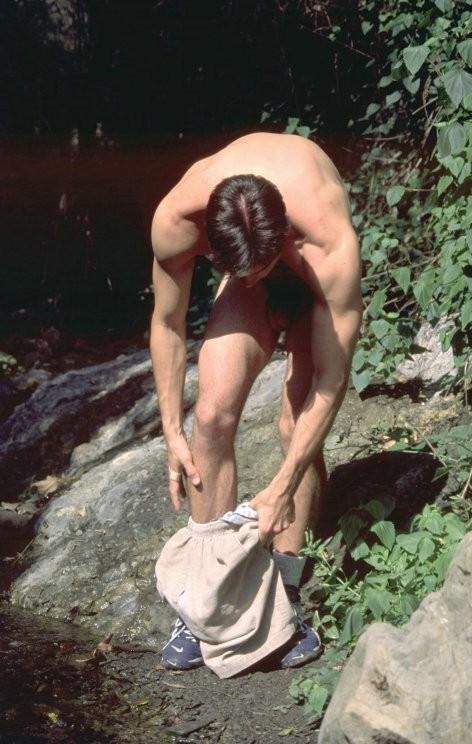 15P Muscle gay tourist posing nude