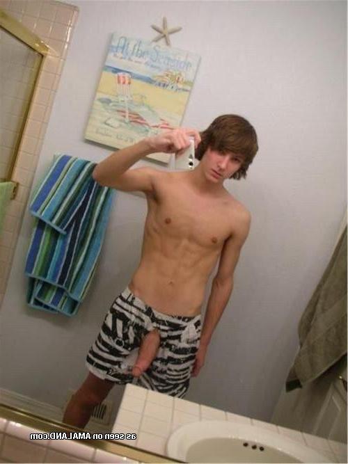 15P Hunky boyfriends showing off their cocks while self-shooting