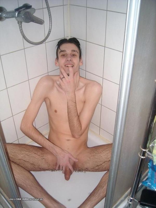 15P Pics of a skinny gay guy shaving in the shower
