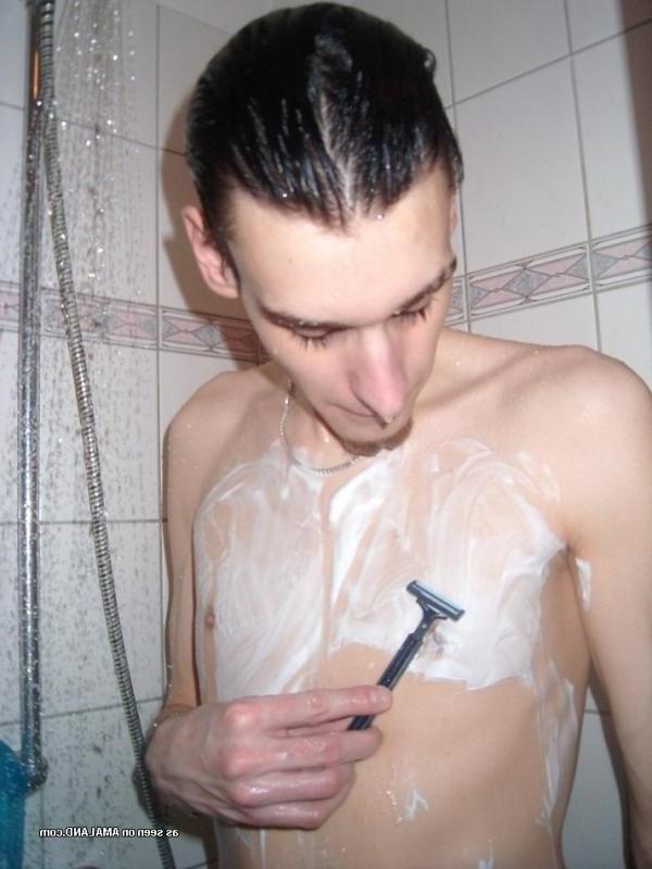 15P Pics of a skinny gay guy shaving in the shower