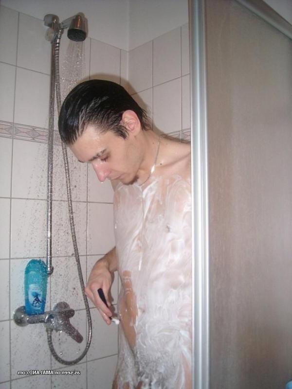 15P Pics of a skinny gay guy shaving in the shower