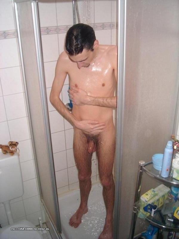 15P Pics of a skinny gay guy shaving in the shower