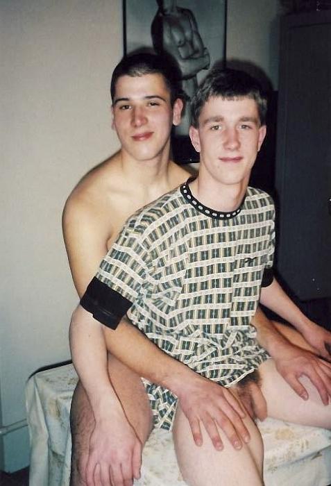 20P Two amateur twinks sucking and drilling each other