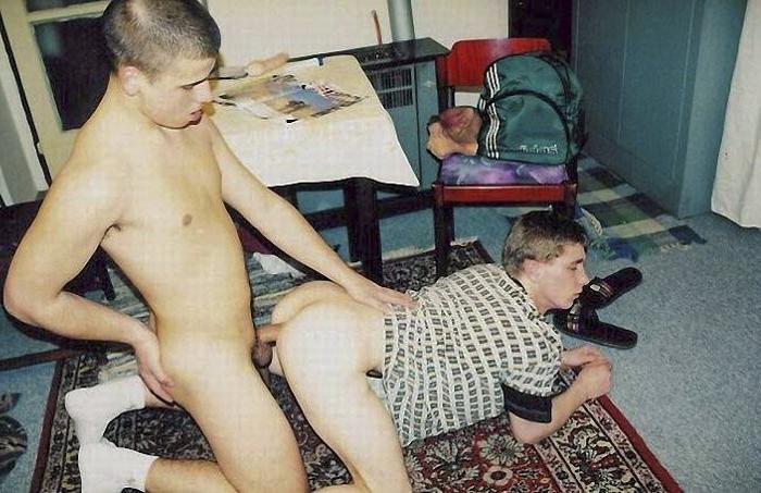 20P Two amateur twinks sucking and drilling each other