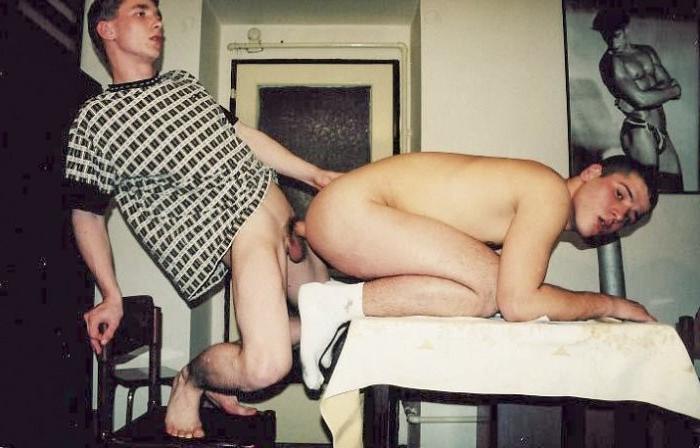 20P Two amateur twinks sucking and drilling each other