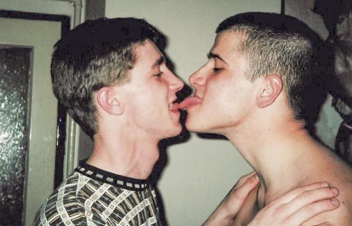 20P Two amateur twinks sucking and drilling each other