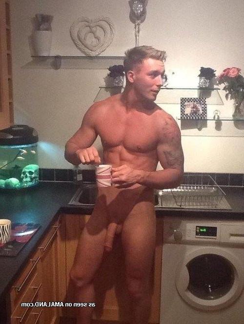 10P Camwhoring hunks showing nice abs and big cocks