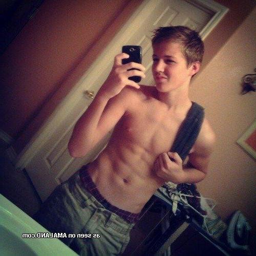 10P Shirtless amateur hunks show off their hot sexy bodies