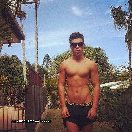 10P Shirtless amateur hunks show off their hot sexy bodies