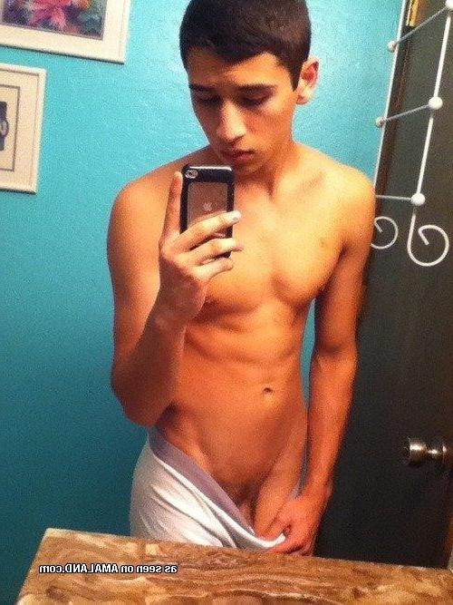 15P Group of kinky amateur sexy jocks' selfpics