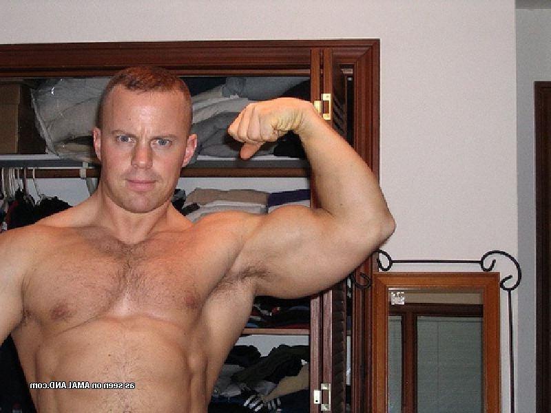 15P Hot and sexy amateur hunks posing for their lovers