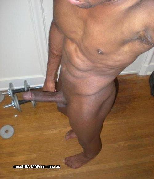 15P Sexy amateur hunks show off their nice boners