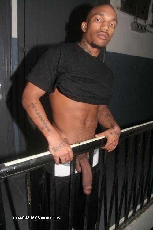 15P Sexy amateur hunks show off their nice boners