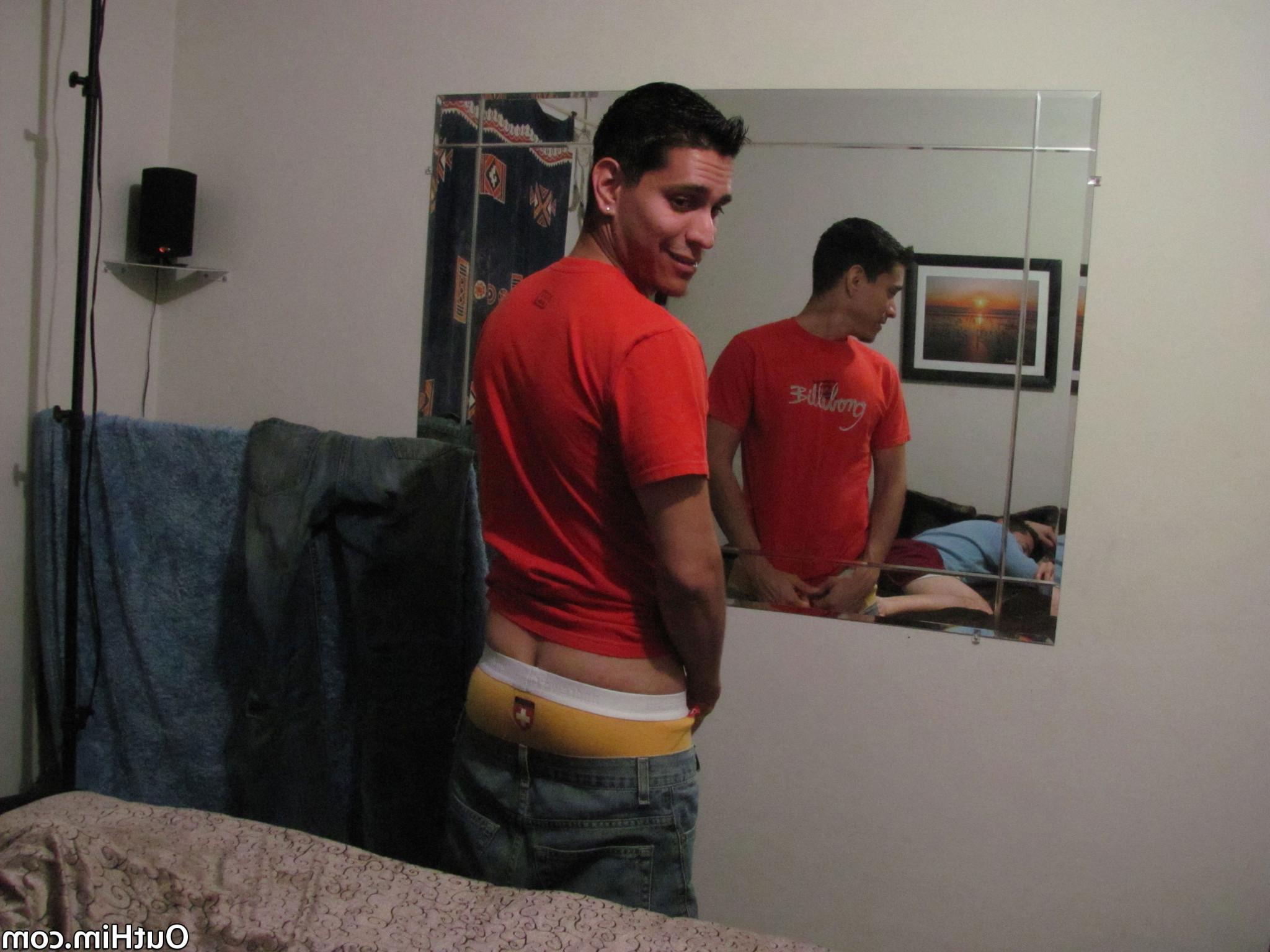 16P Gay pornstar Ari Silvio up close and personal