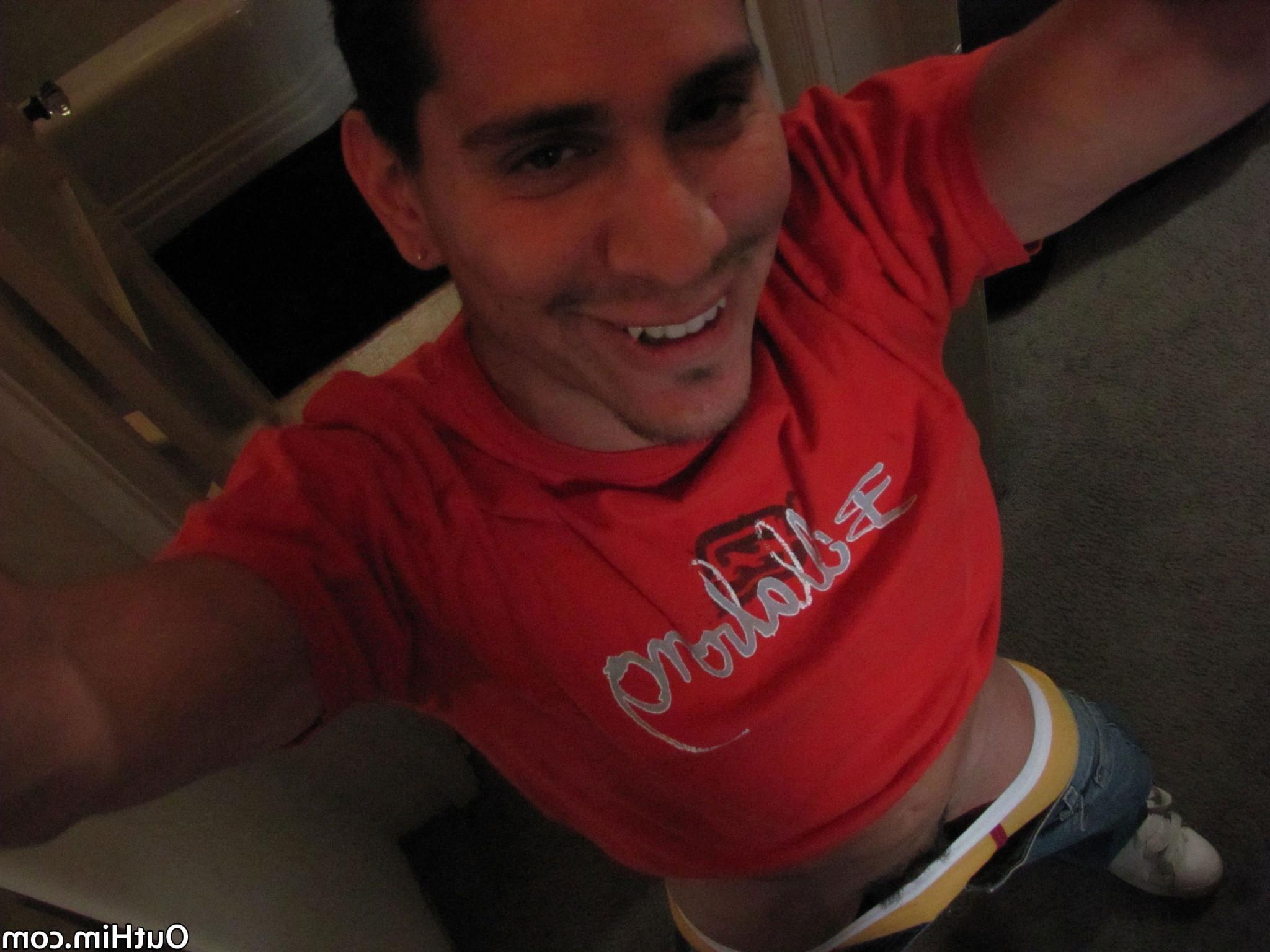 16P Gay pornstar Ari Silvio up close and personal