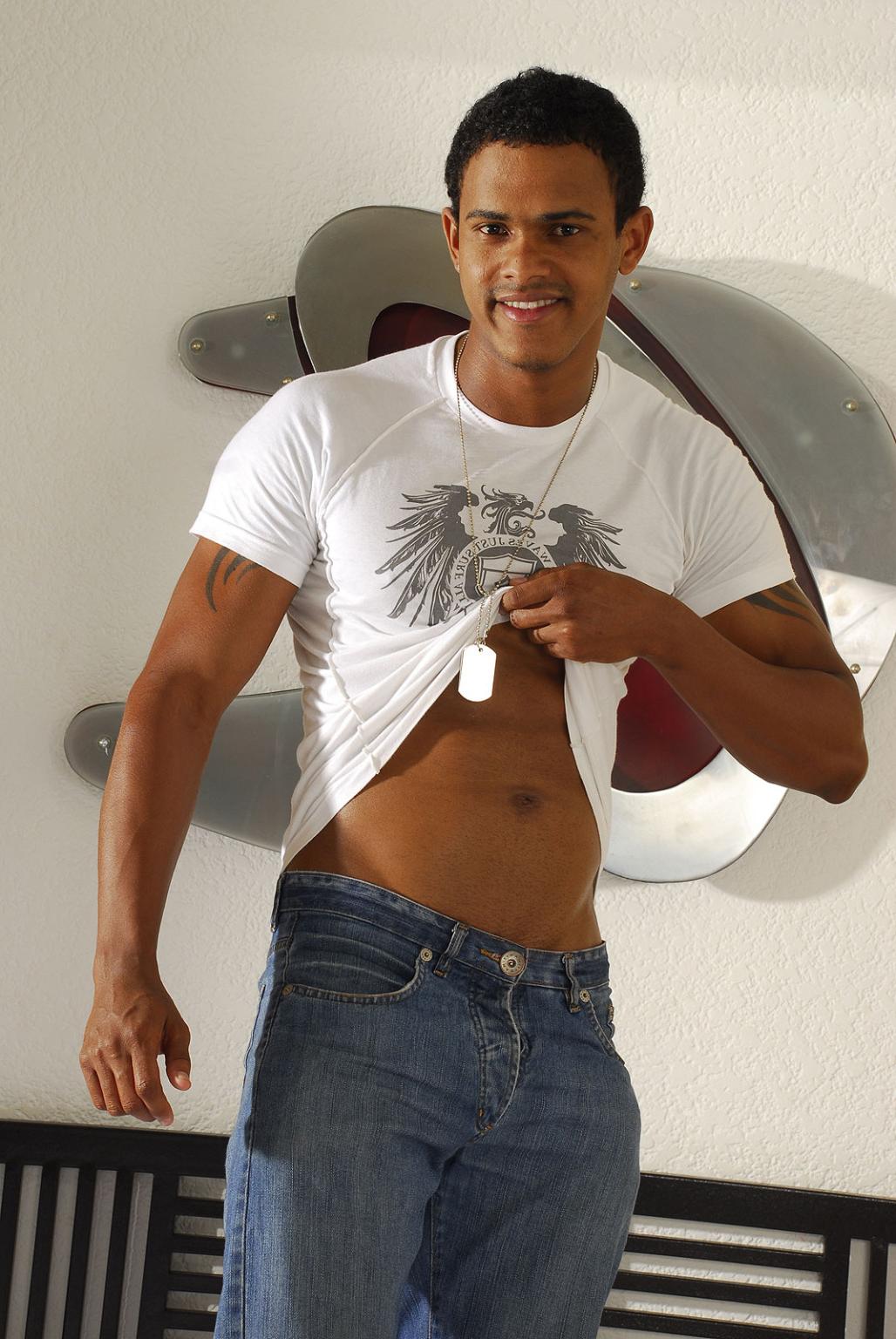 15P Gay pornstar William Carioca up close and personal