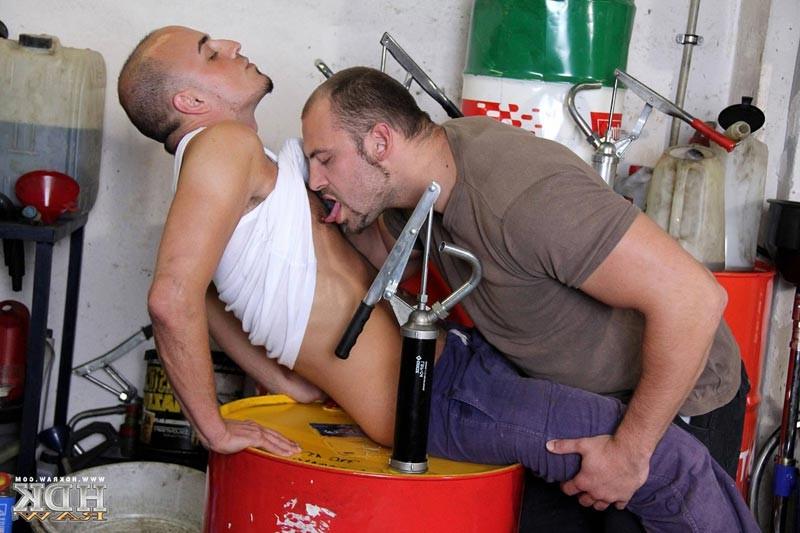 15P Raunchy Garage Gay Action