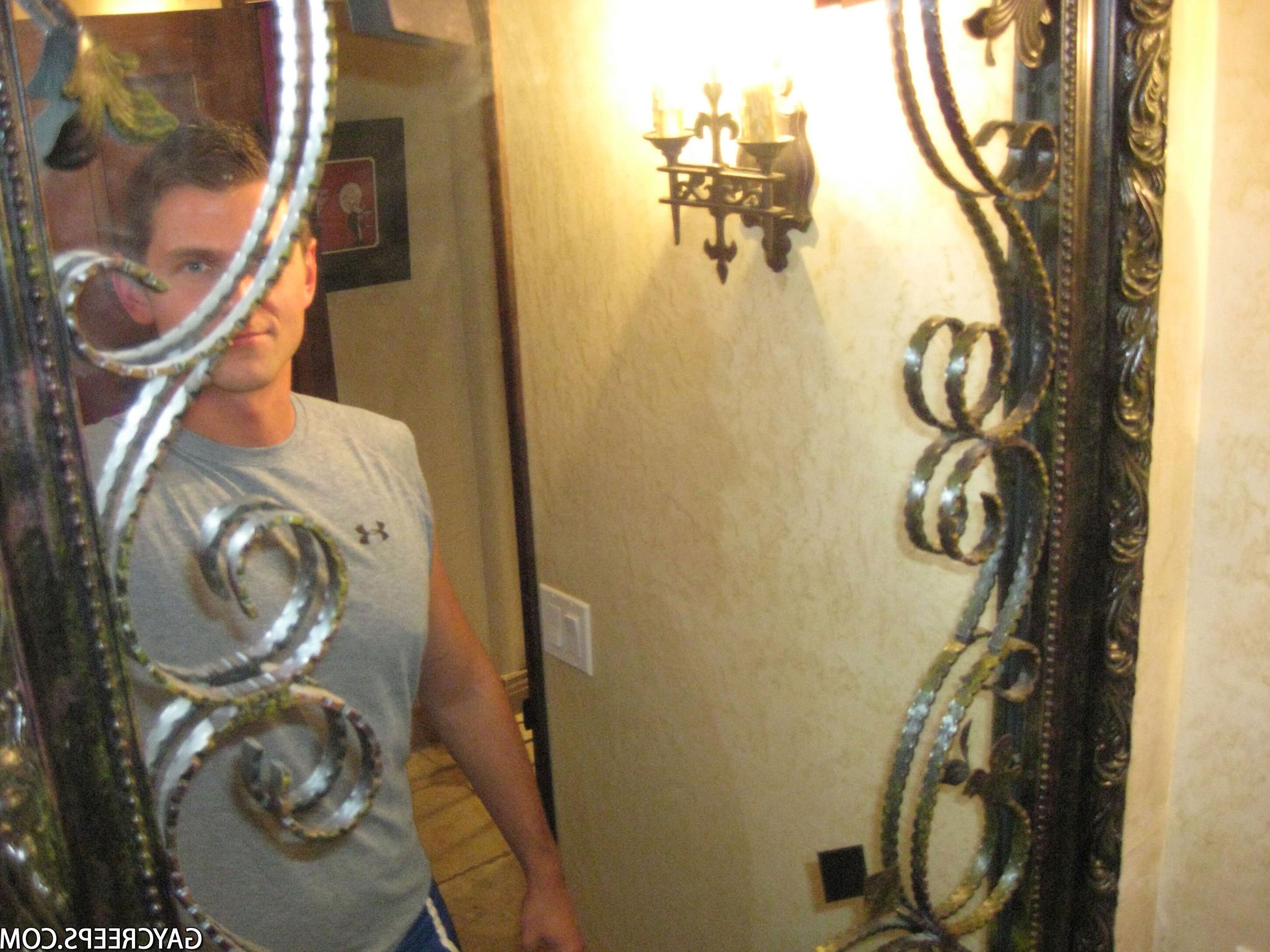 16P Gay pornstar Tommy Defendi up close and personal
