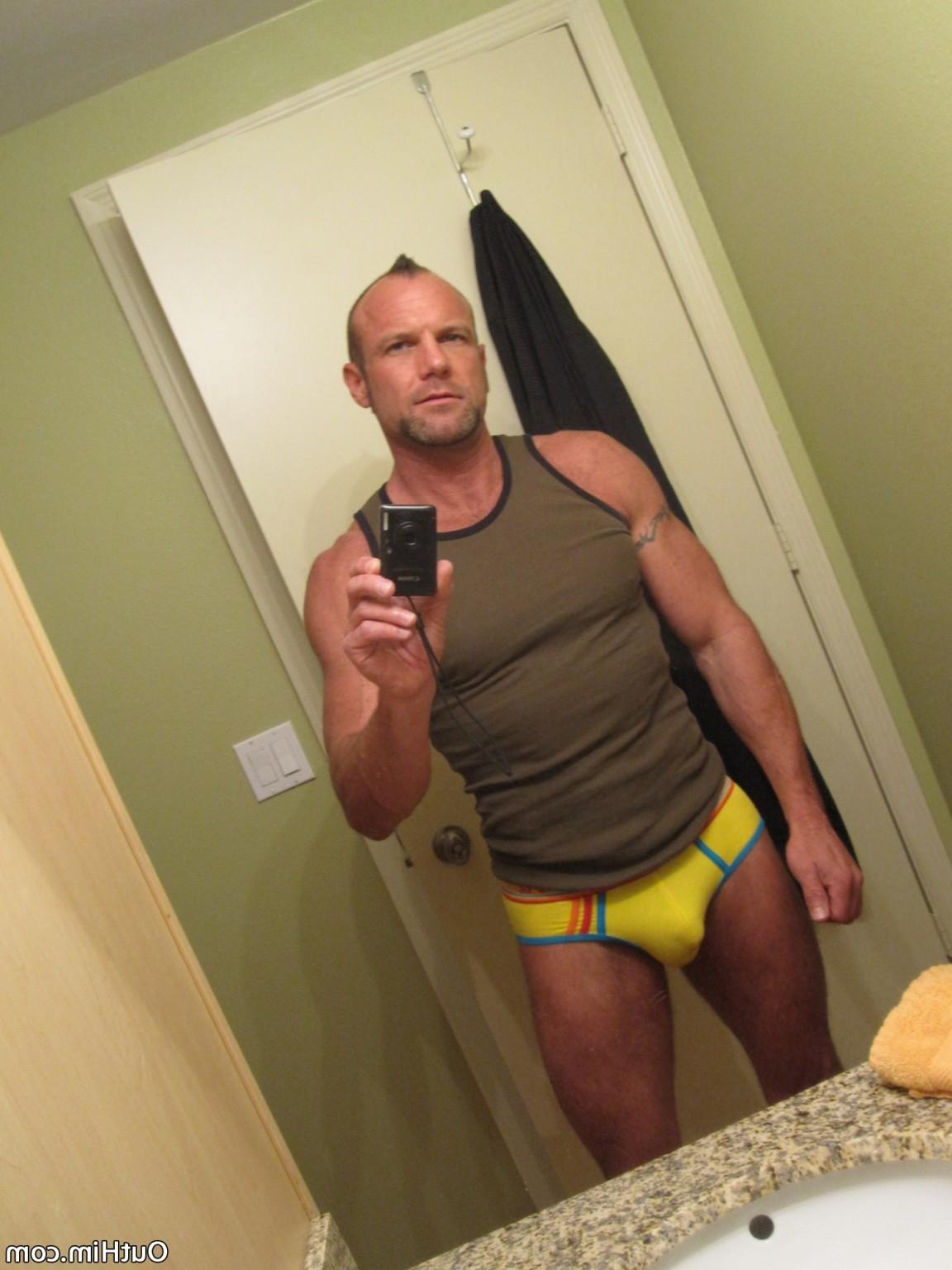 16P Gay pornstar Chad Brock up close and personal