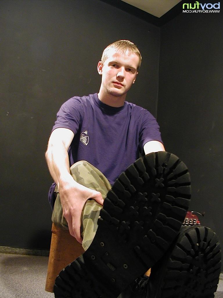 15P Sexy Adam Rogers peels off his camouflage pants