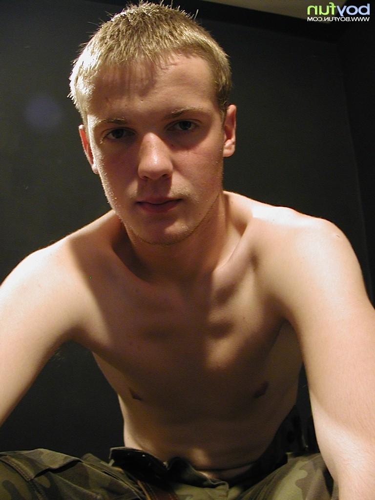 15P Sexy Adam Rogers peels off his camouflage pants