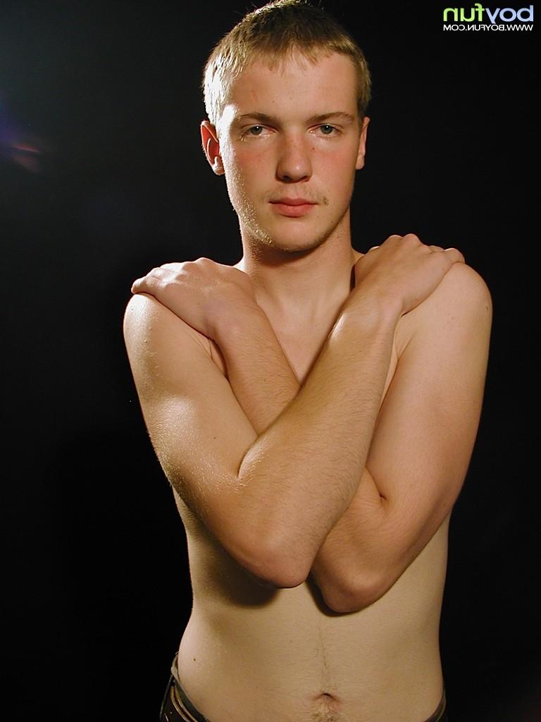 15P Sexy Adam Rogers peels off his camouflage pants