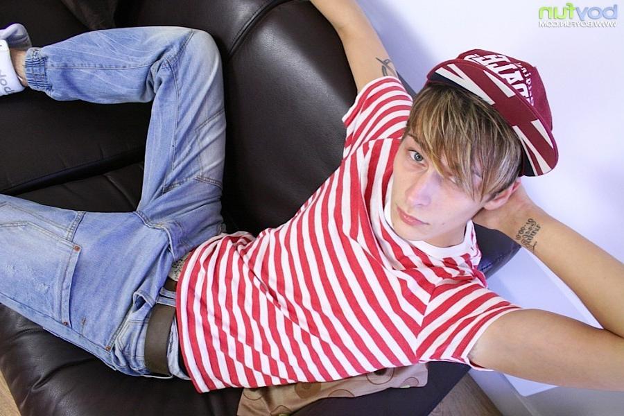 15P Tattooed Connor Levi busts a big nut onto his stomach