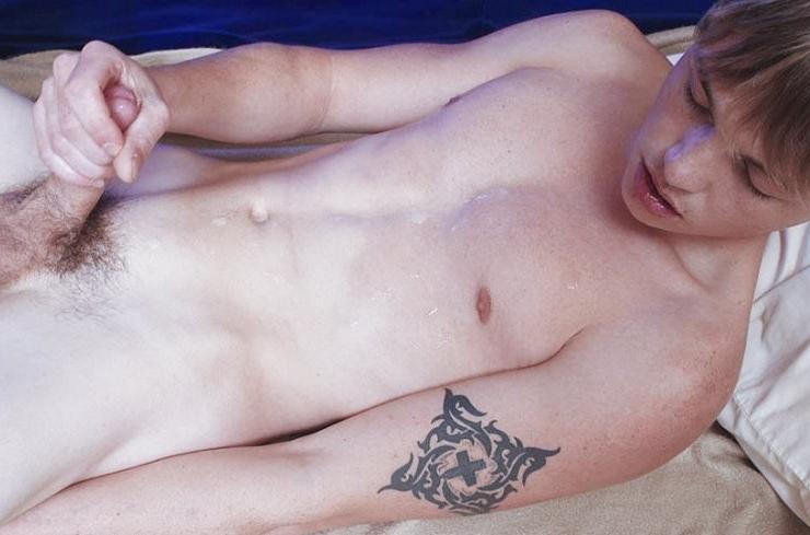 19P Blond twink tries self sucking and cums eventually