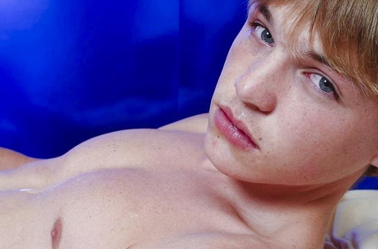 19P Blond twink tries self sucking and cums eventually