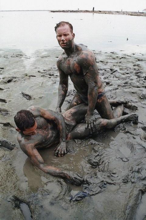 20P Muscle couple wrestling and thrusting  in the dirt