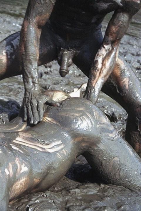 20P Muscle couple wrestling and thrusting  in the dirt