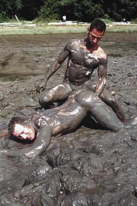 20P Muscle couple wrestling and thrusting  in the dirt