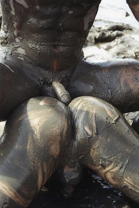 20P Muscle couple wrestling and thrusting  in the dirt