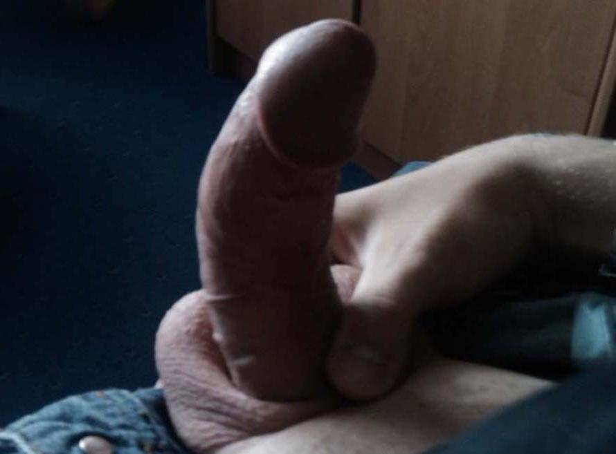 15P Picture compilation of horny amateur BFs displaying their cock 