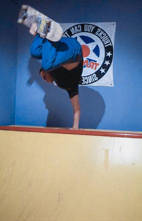 20P A smooth skateboarder stripping and jerking off in a studio