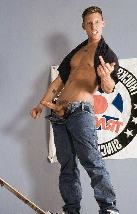 20P A smooth skateboarder stripping and jerking off in a studio